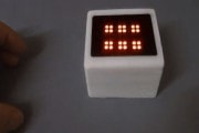 Arduino wewnątrz cyfrowej kostki do gier planszowych